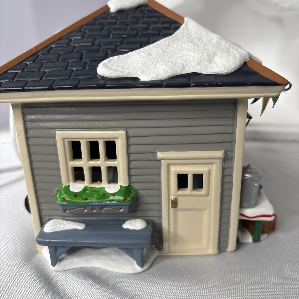 Department 56 Retired Snow Village Another Man's Treasure Garage 1998 - Picture 12 of 12